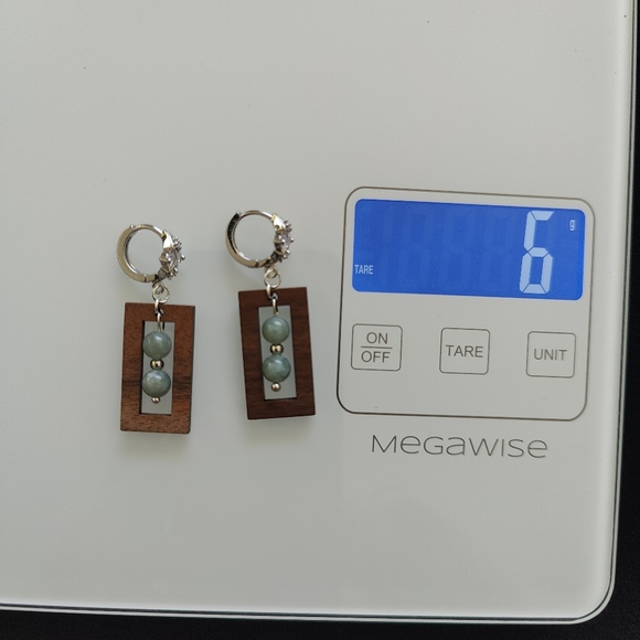 FINAL CLEARANCE NEW HANDMADE PLATED CUBIC ZIRCONIA, WOOD & BURMESE JADE EARRINGS - Picture 7 of 7
